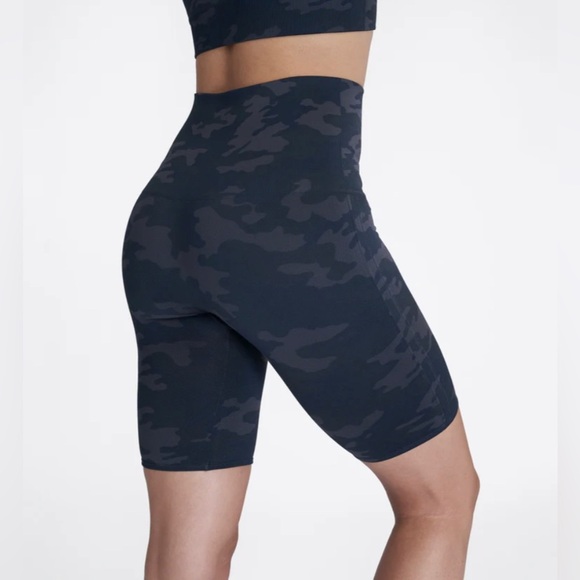 NEW SPANX - Look at Me Now Bike Short - Picture 2 of 9